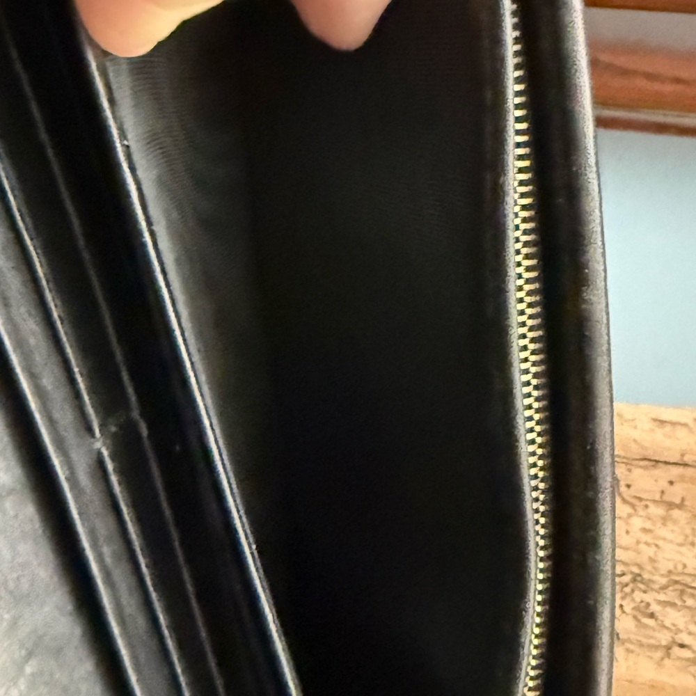 Gucci Black Embossed Leather Wallet with Gold GG Logo - Picture 9 of 9